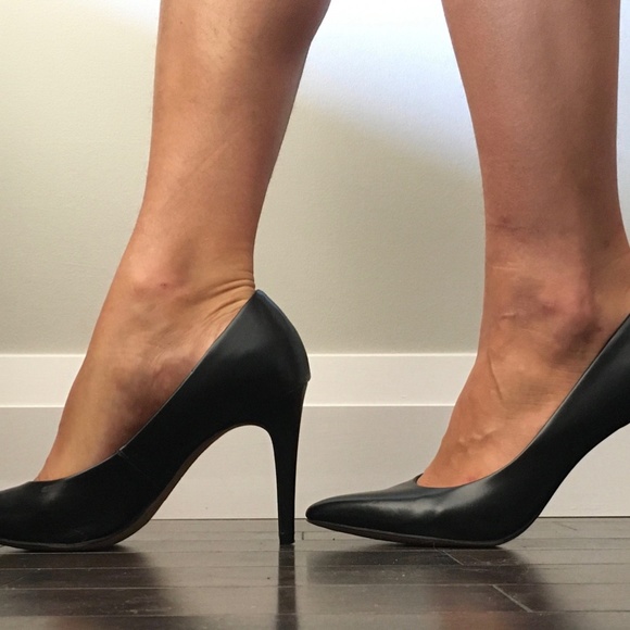 Pointed Toe Black Heels - Picture 2 of 3